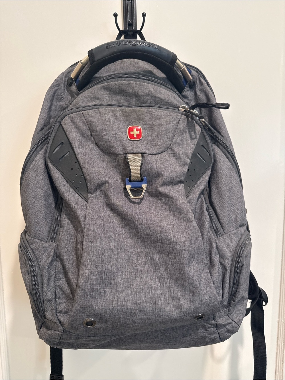SwissGear Gray Laptop Backpack - Durable Everyday Carry